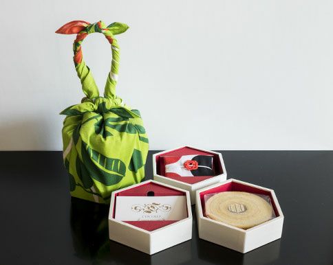 和WRAP 3段 ギフトカード + バームクーヘン + 手ぬぐい