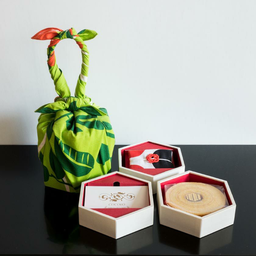 和WRAP 3段 ギフトカード + バームクーヘン + 手ぬぐい